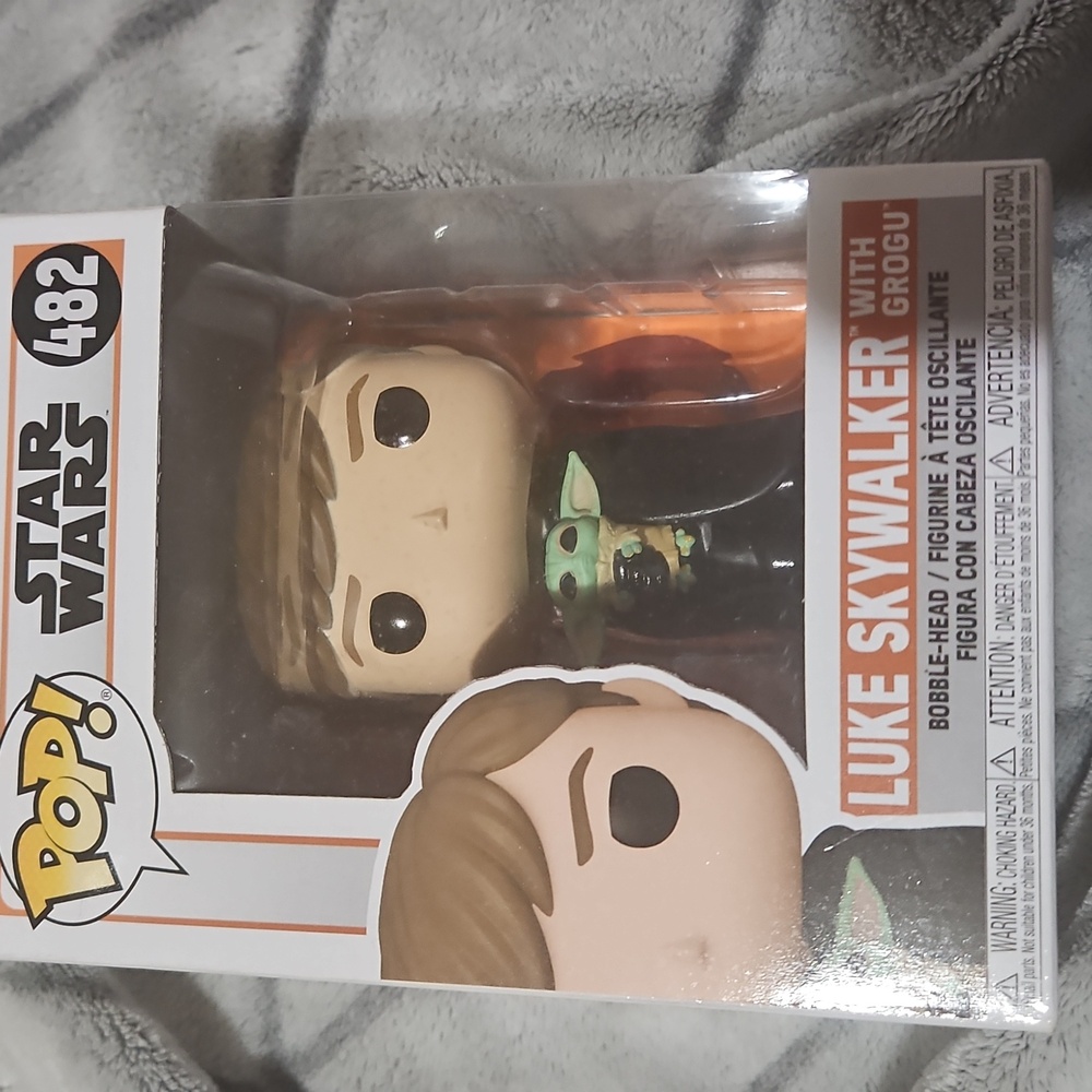Funko Pop! Vinyl: Star Wars - Luke Skywalker with Grogu #482-